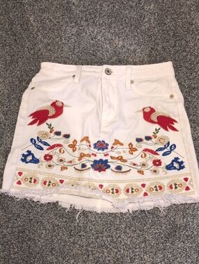 Umgee White Embroidered Bird & Floral Mini White Jean Skirt